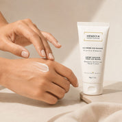 Application de La Crème Des Ruches Hendiya® sur la main