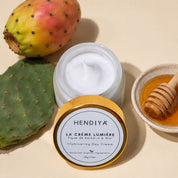 Texture and ingredients of La Crème Lumière: prickly pear and honey