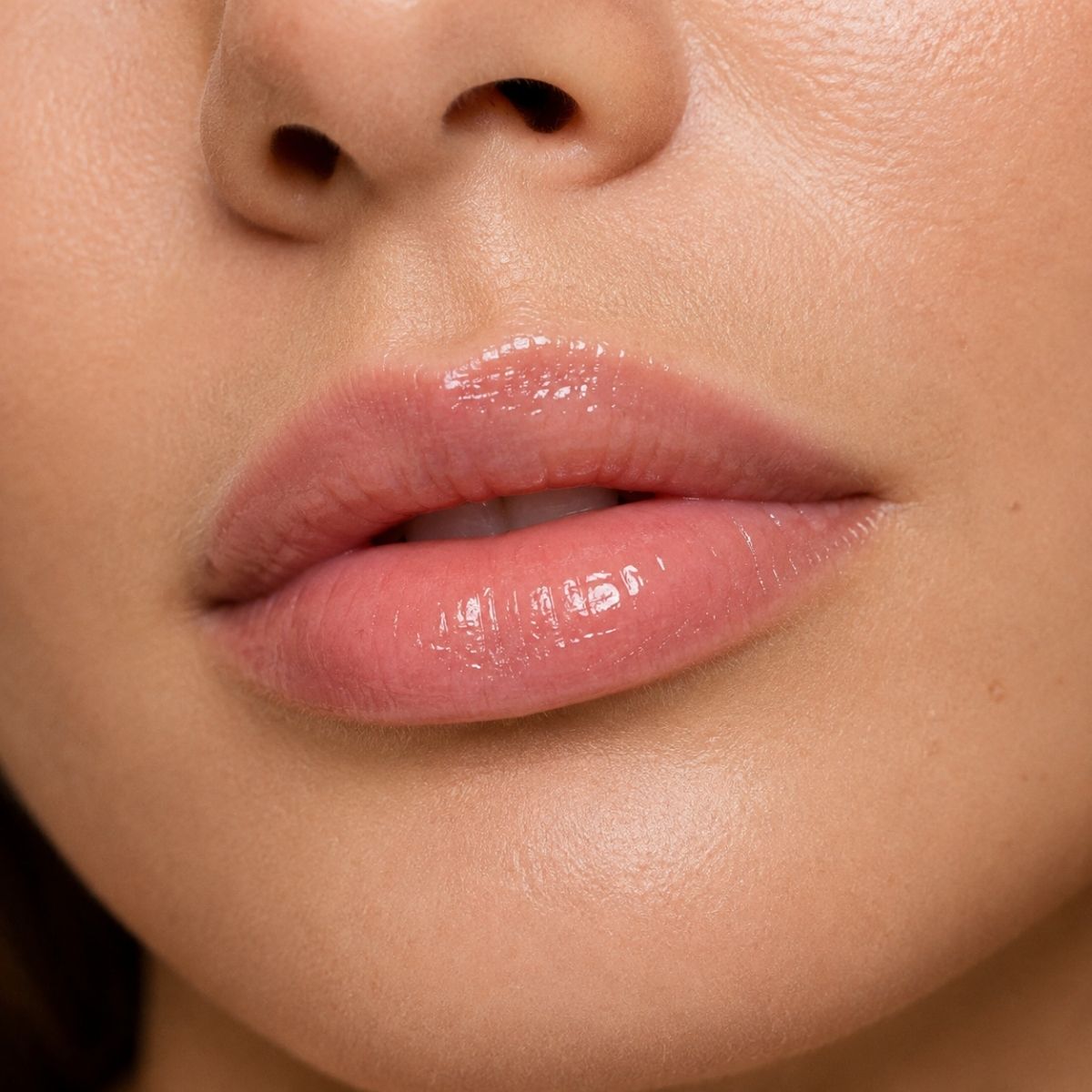 L'Huile Intuitive Hendiya result on the lips, pH-adaptive lip oil